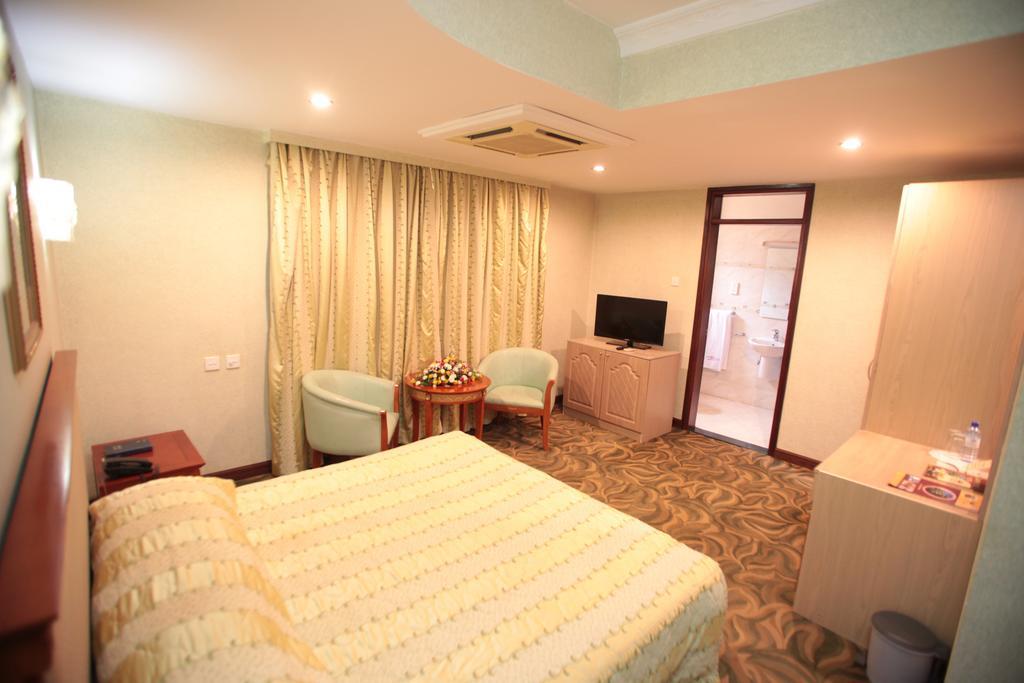 City Royal Resort Hotel Kyambogo  Экстерьер фото