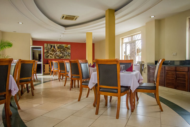 City Royal Resort Hotel Kyambogo  Экстерьер фото
