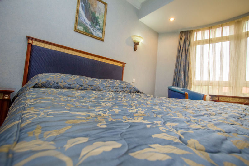 City Royal Resort Hotel Kyambogo  Экстерьер фото