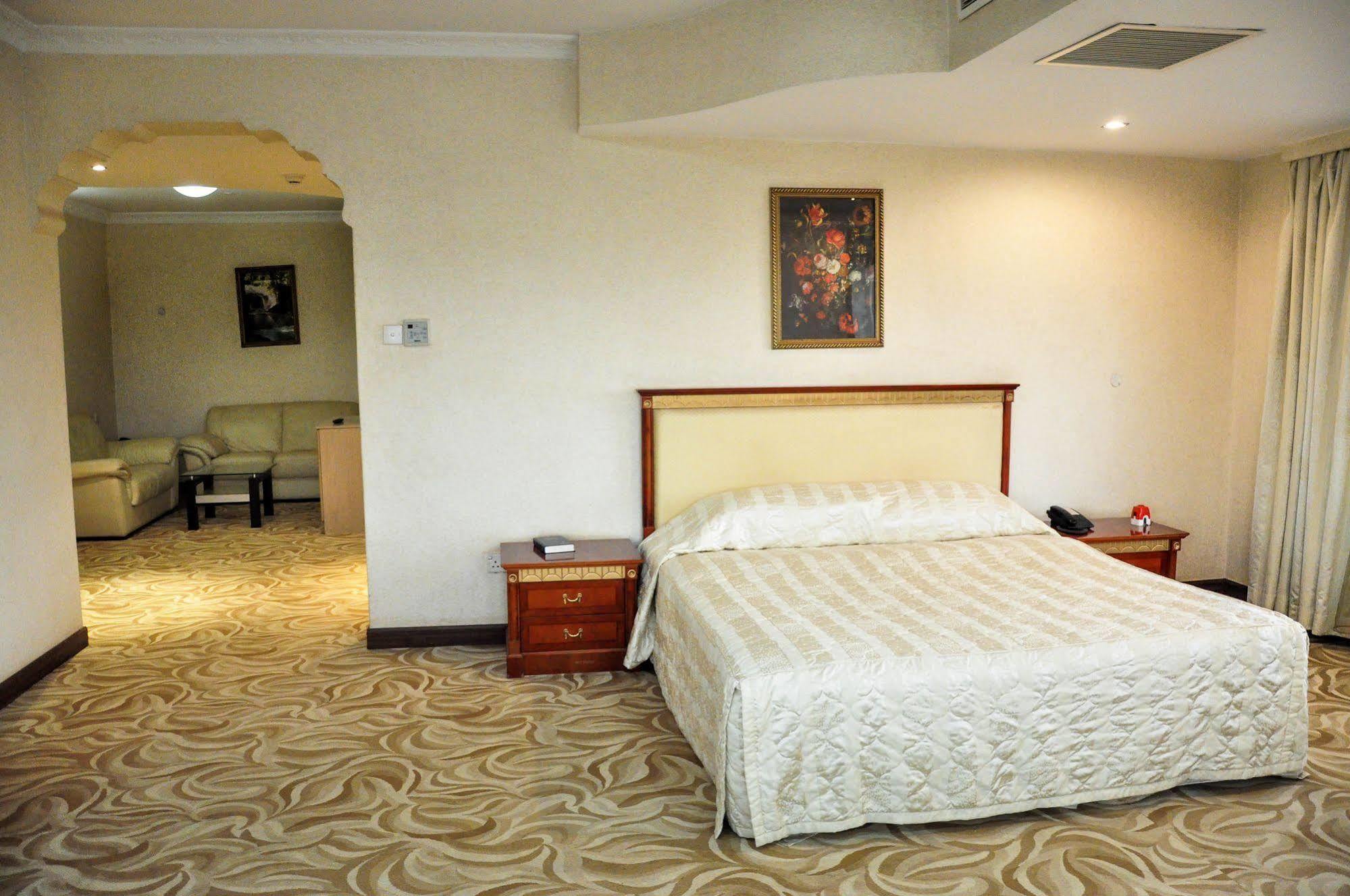 City Royal Resort Hotel Kyambogo  Экстерьер фото