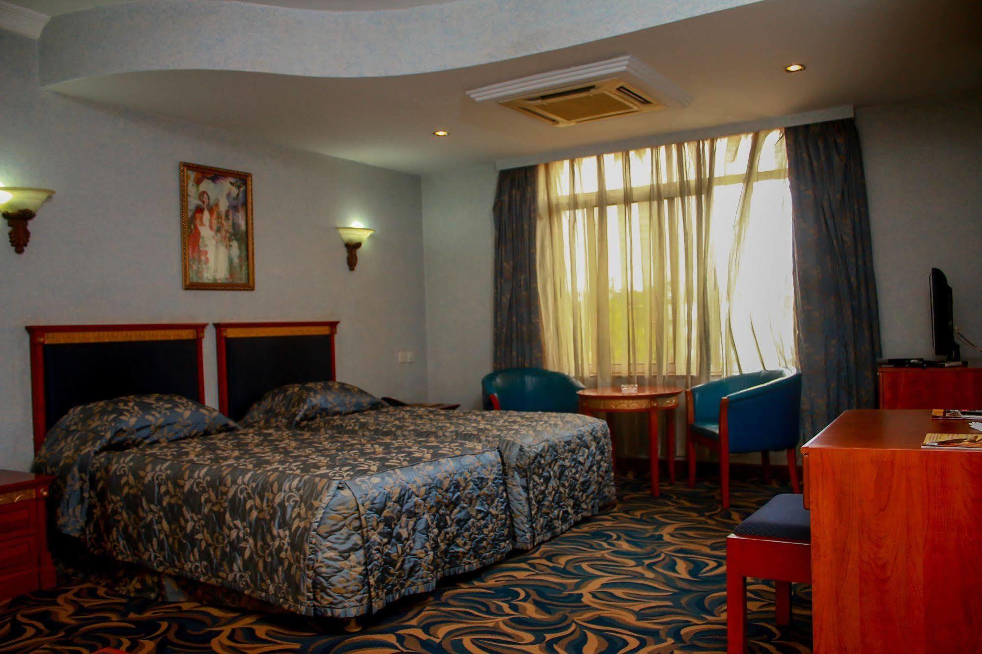 City Royal Resort Hotel Kyambogo  Экстерьер фото